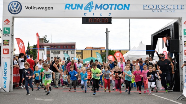700 tekačev v znamenju zelene mobilnosti