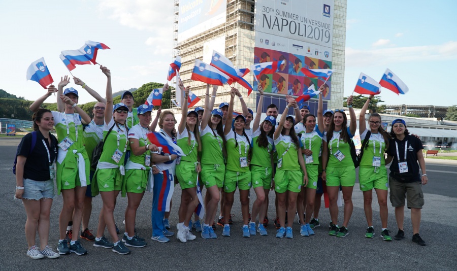 &Scaron;portniki &scaron;tudenti z brezplačnim javnim prevozom