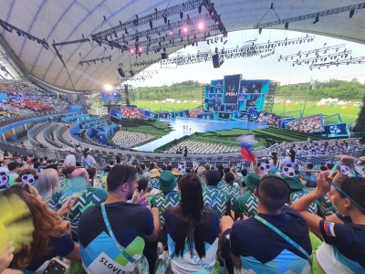 Z zaključno slovesnostjo končane Svetovne univerzitetne igre v Čengduju, zastava predana Nemcem