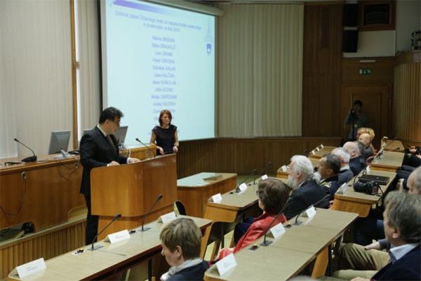 Podelitev plaket bo potekala 5. decembra v dvorani Državnega sveta.